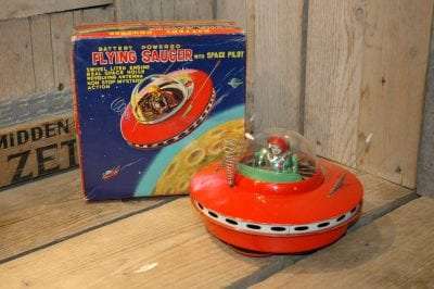 KO Yoshiya - Flying Saucer with GREEN Space Pilot