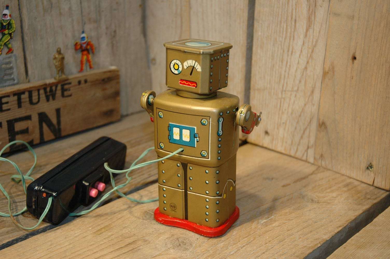 Linemar - Golden Robot