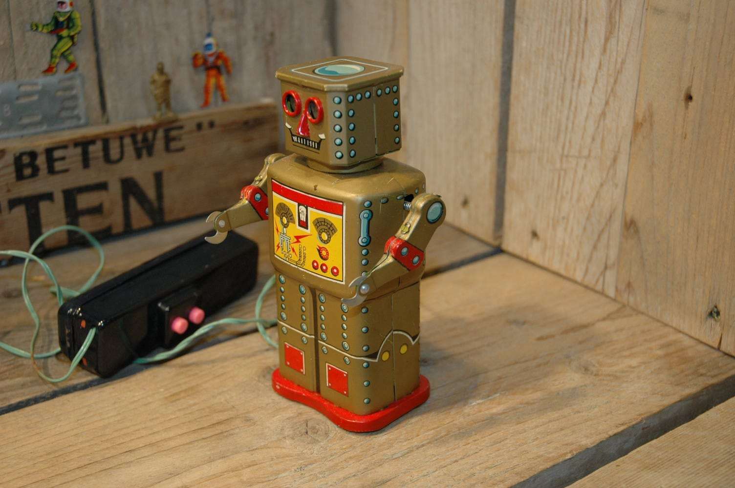 Linemar - Golden Robot