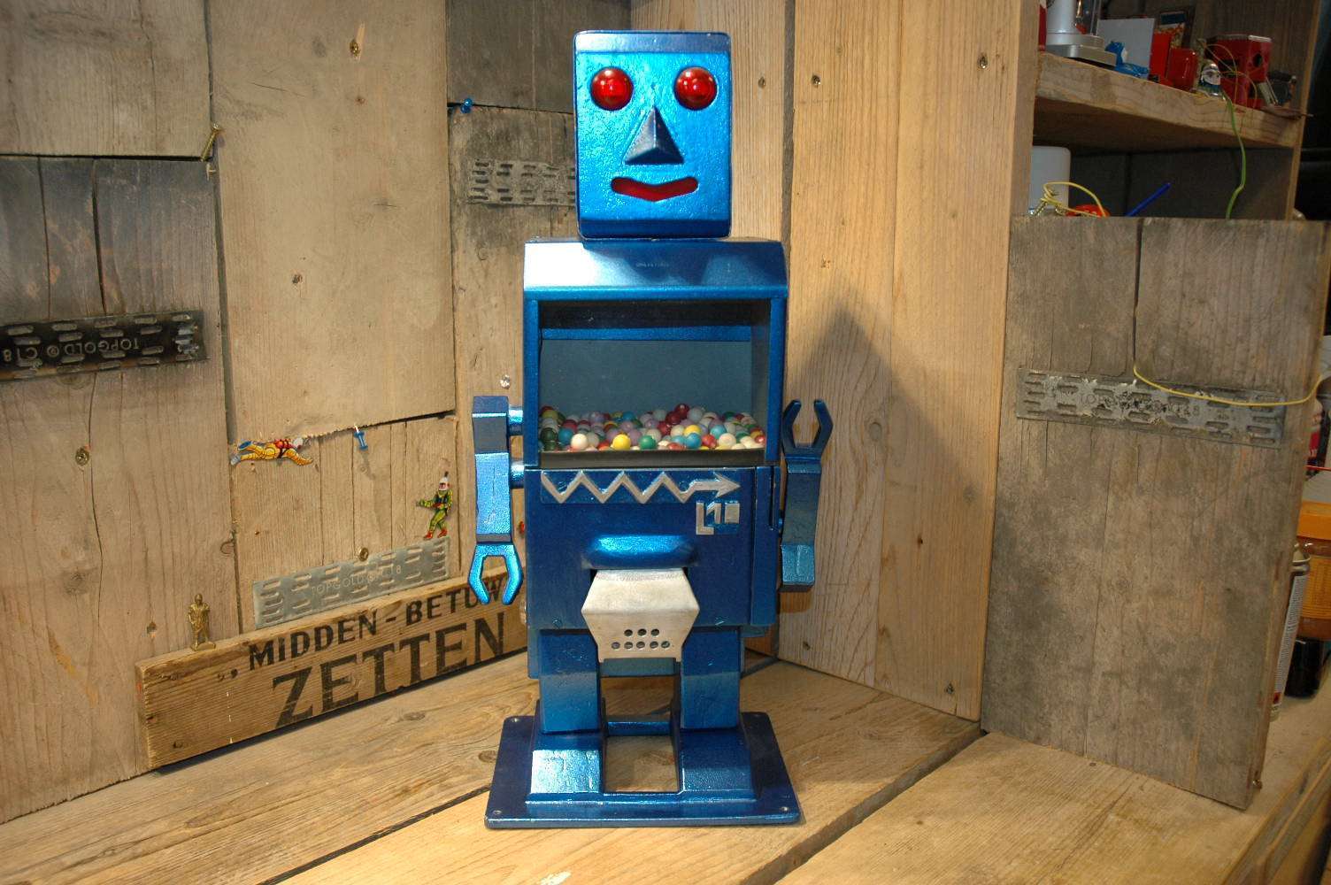 Italy - Gumball Robot