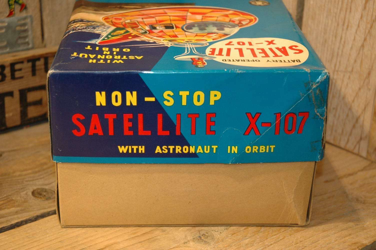 Modern Toys - Mystery Action Satellite X-107 ( Red variation )
