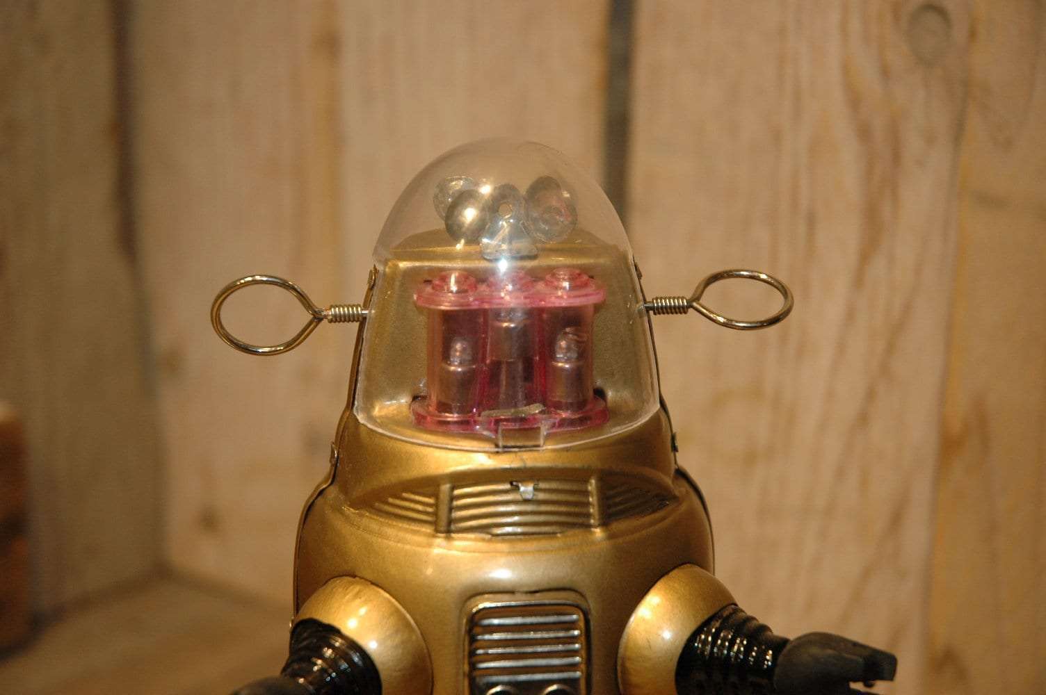 Nomura - Golden Pug Robby Robot with Black legs and straight antenna