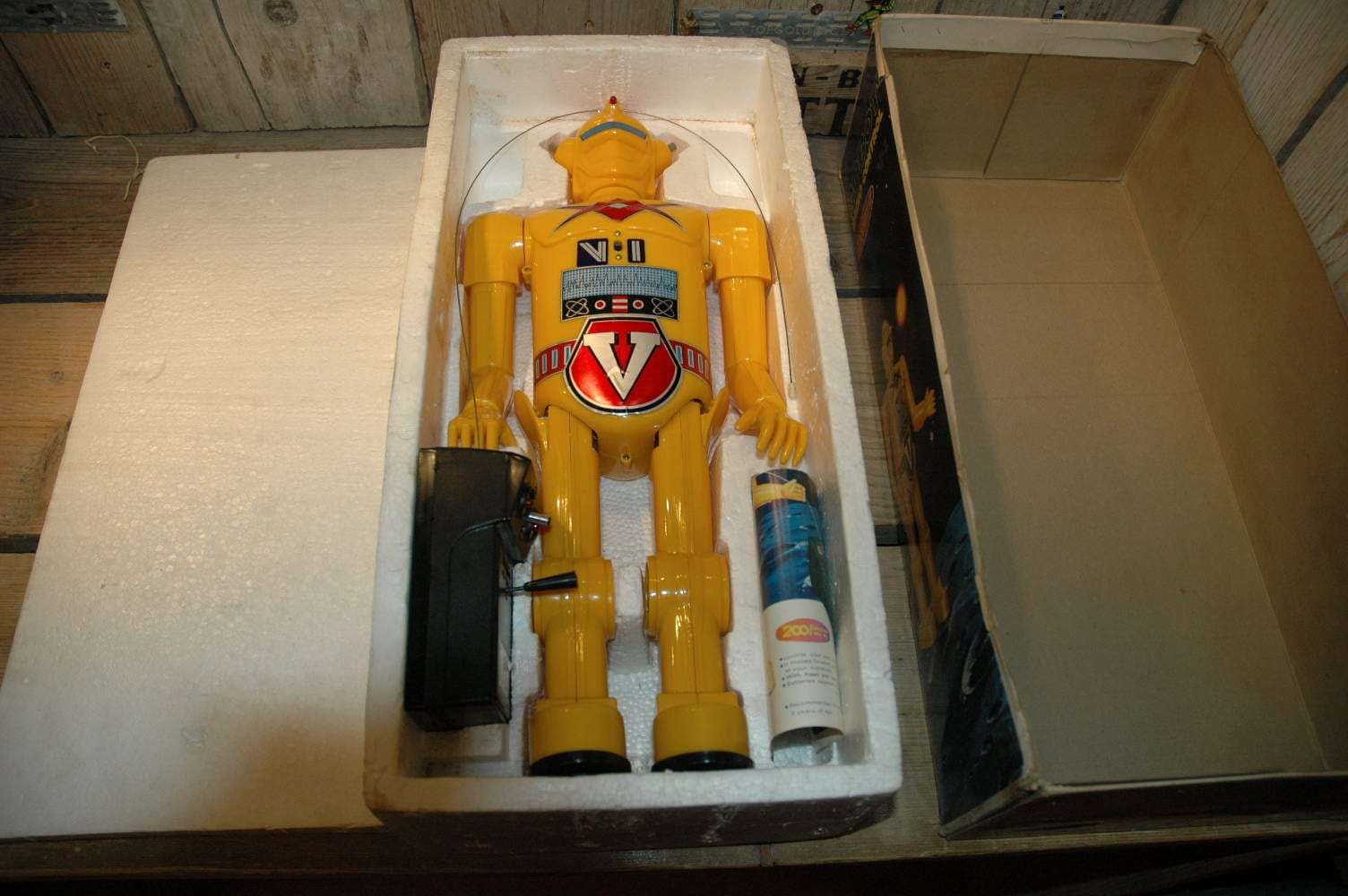 Virtue Industrie Co. Ltd - Robot V1 Radio Control