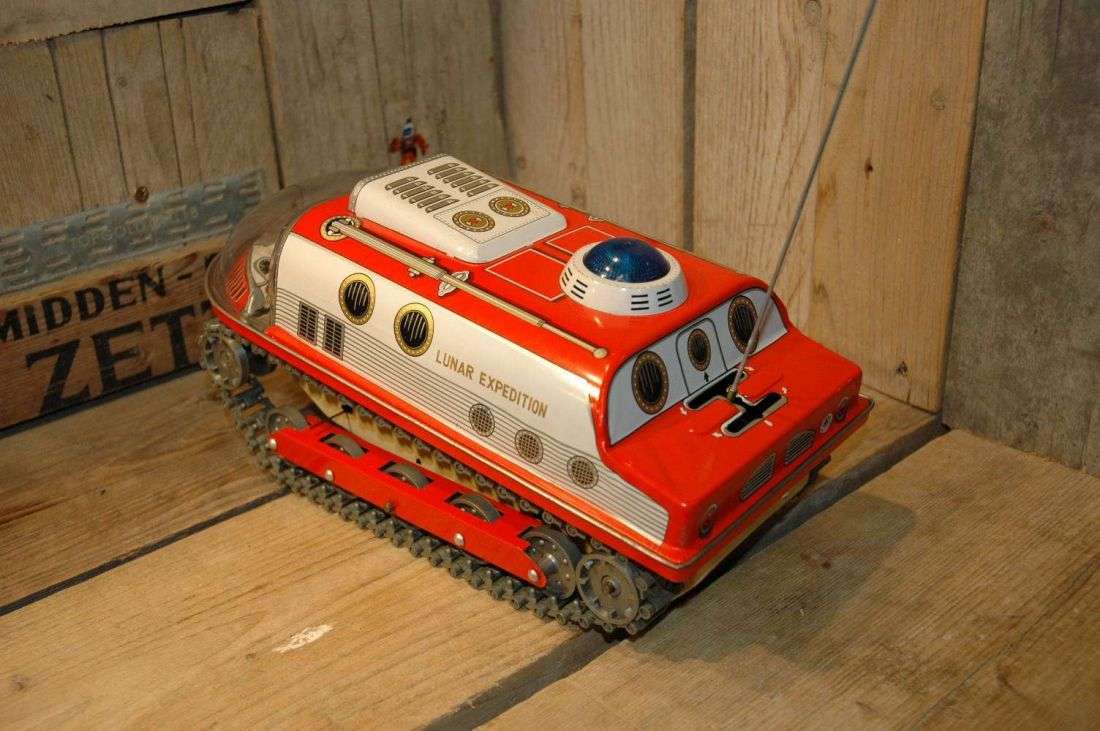 Modern Toys - Lunar Expedition