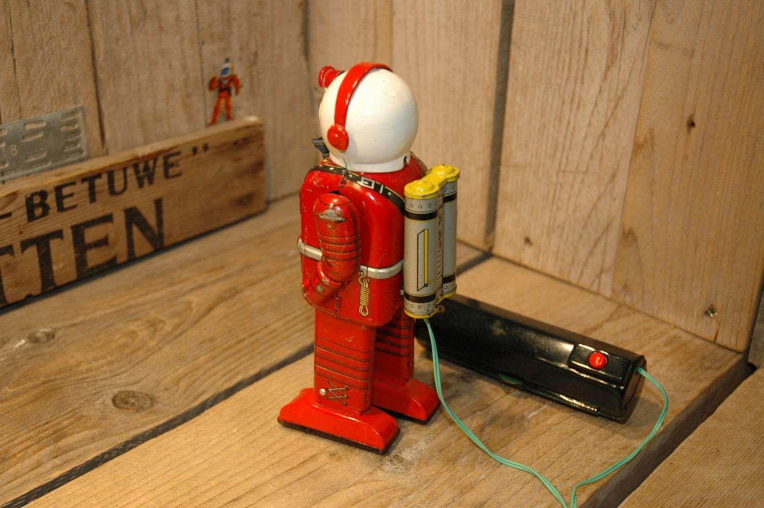 Linemar - Spaceman aka Porthole Robot
