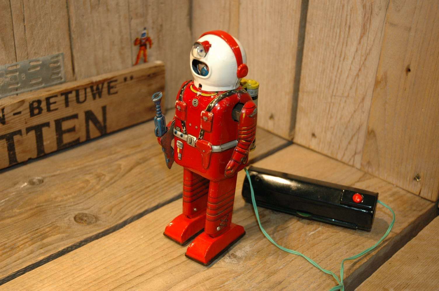 Linemar - Spaceman aka Porthole Robot