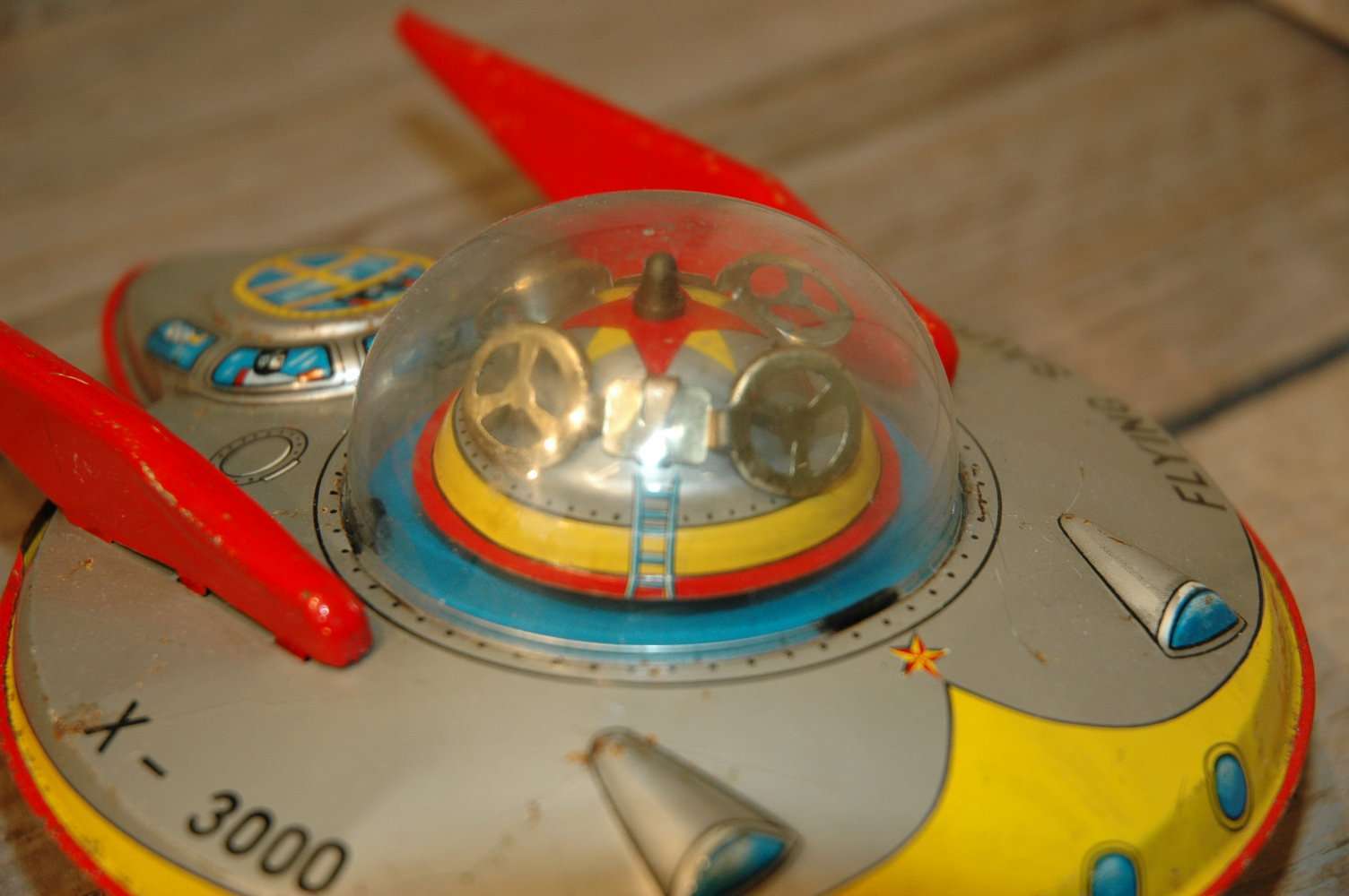 Modern Toys - X3000 Flying Saucer