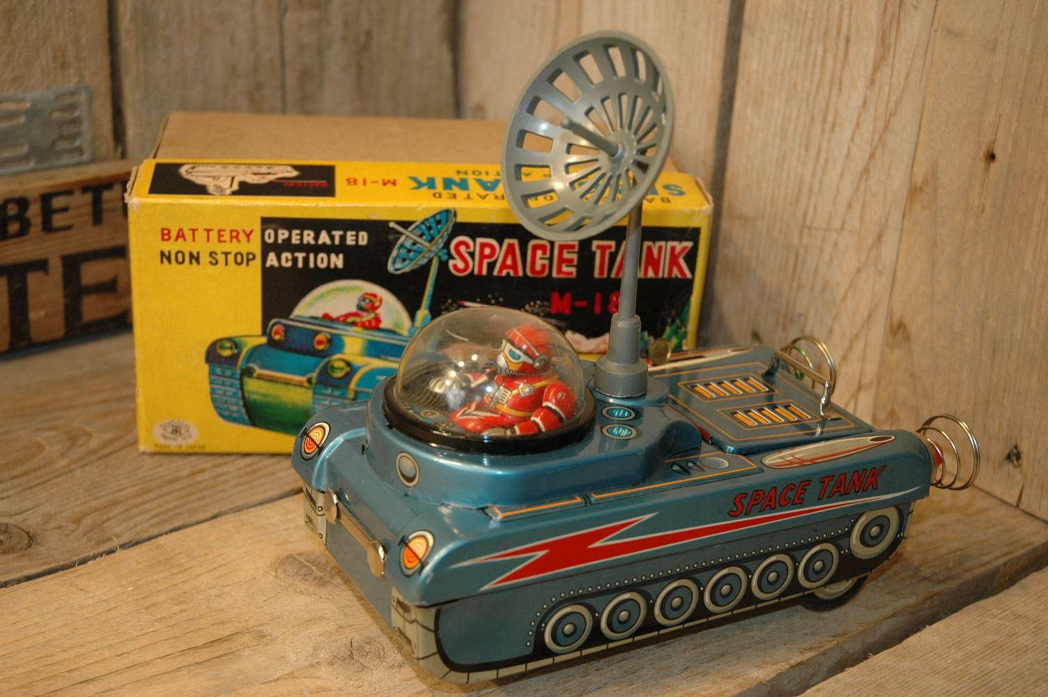 Modern Toys - Space Tank M-18