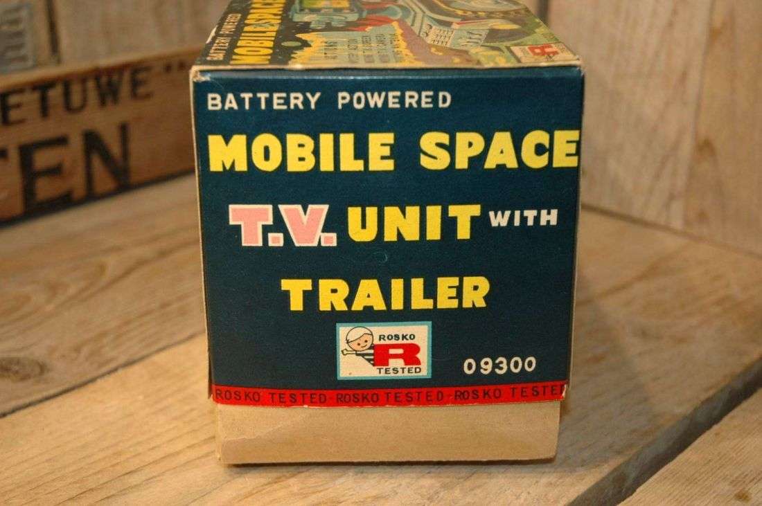 Nomura - Mobile Space TV Unit with Trailer