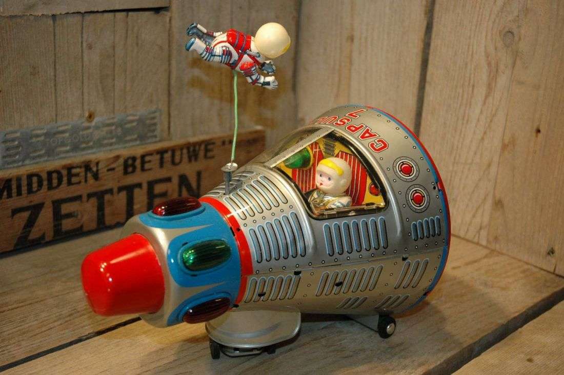 Modern Toys - Capsule 7