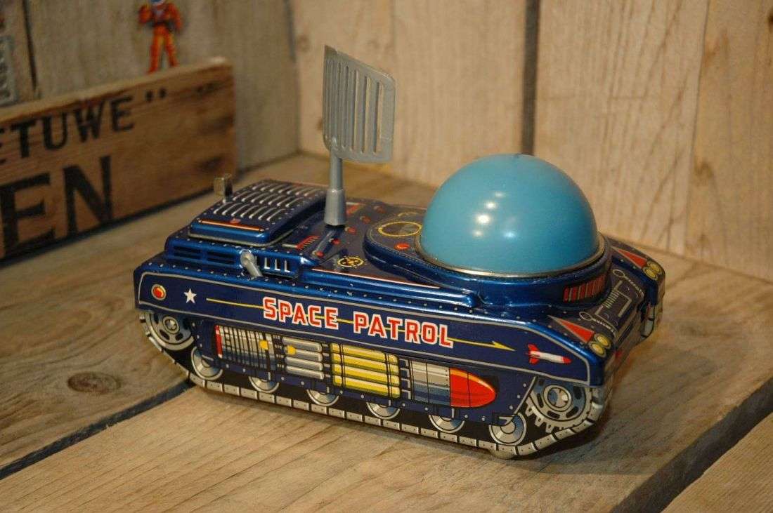 Modern Toys - Planet Tank