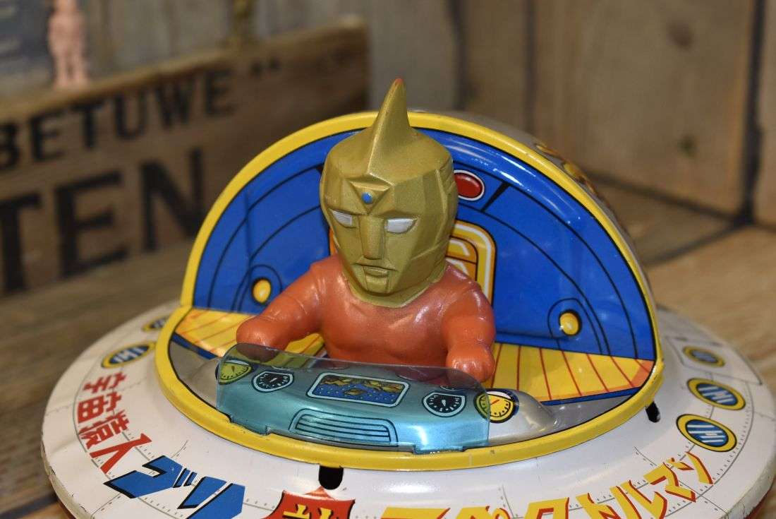 Modern Toys – X-15 Spectre Man Flying Saucer