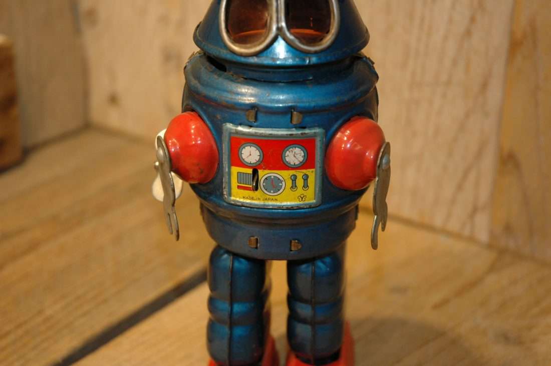 Yonezawa - Conehead Robot
