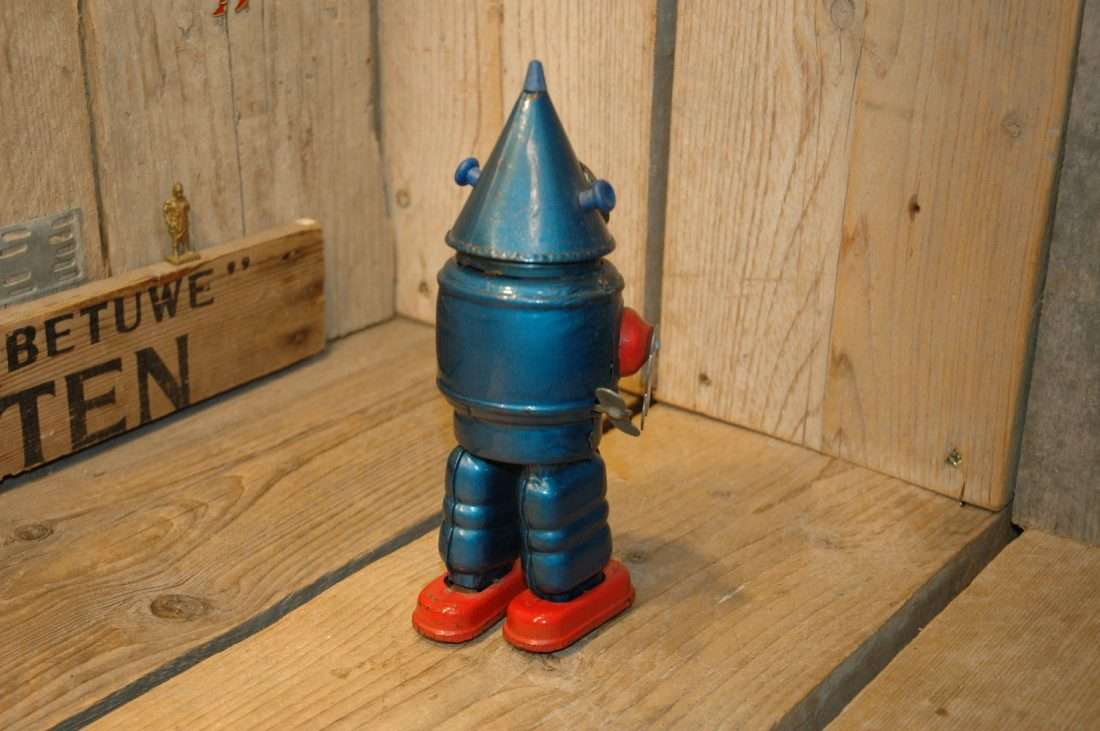Yonezawa - Conehead Robot