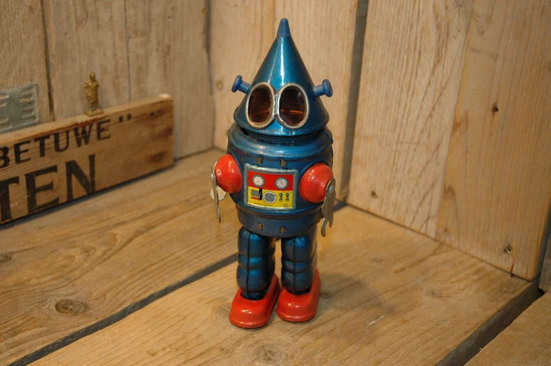 Yonezawa - Conehead Robot