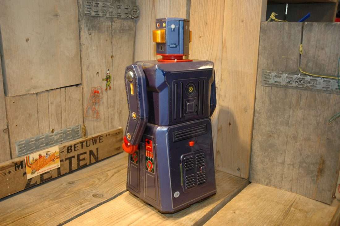 Modern Toys - Target Robot