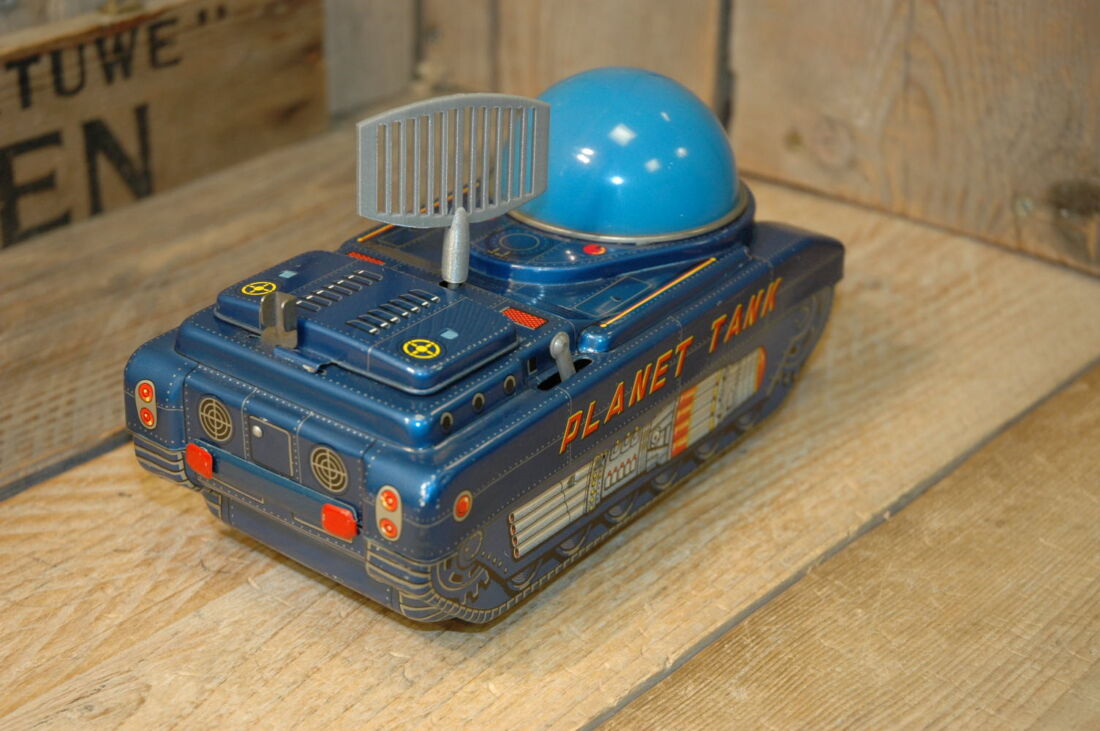 Modern Toys - Planet Tank