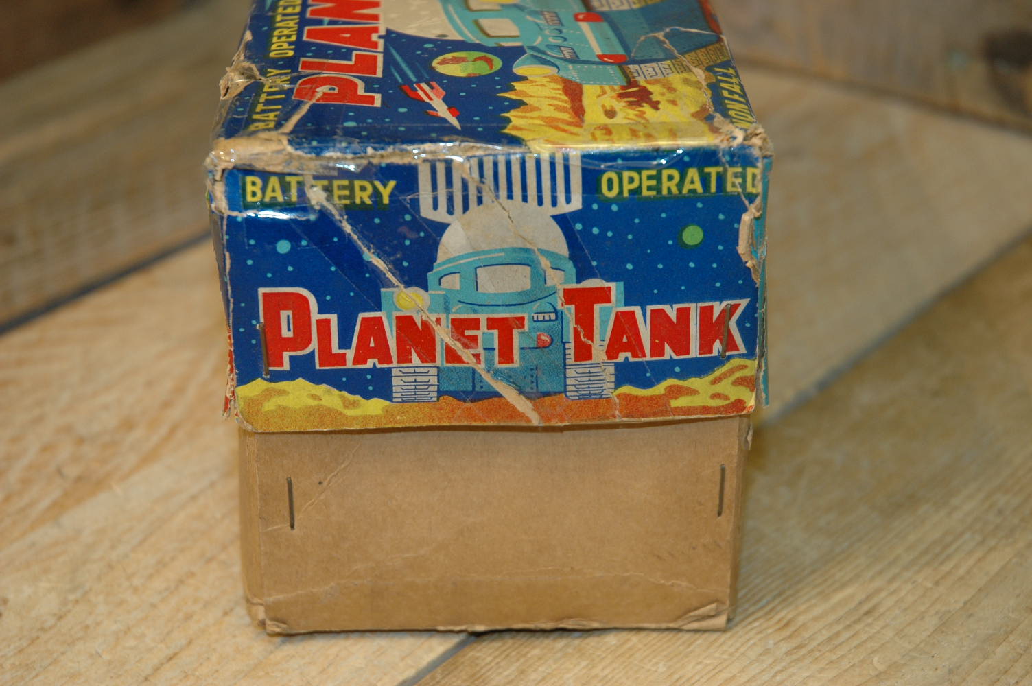 Modern Toys - Planet Tank