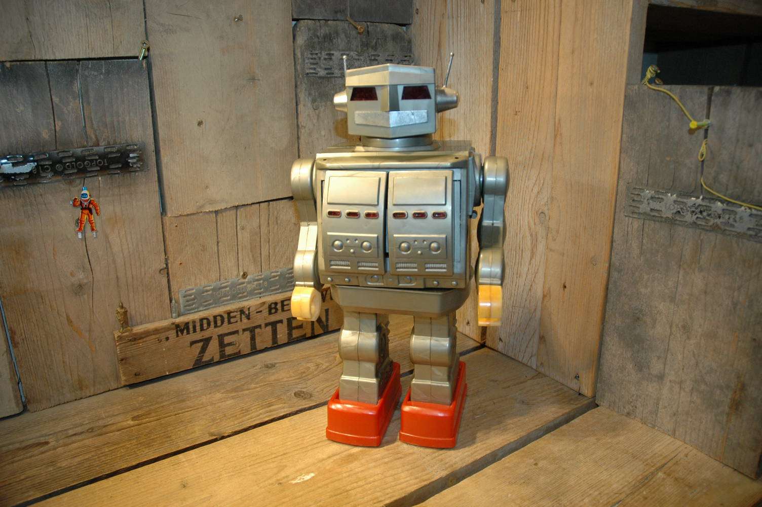 Mego Hong Kong – Gigantor 17″ Robot.