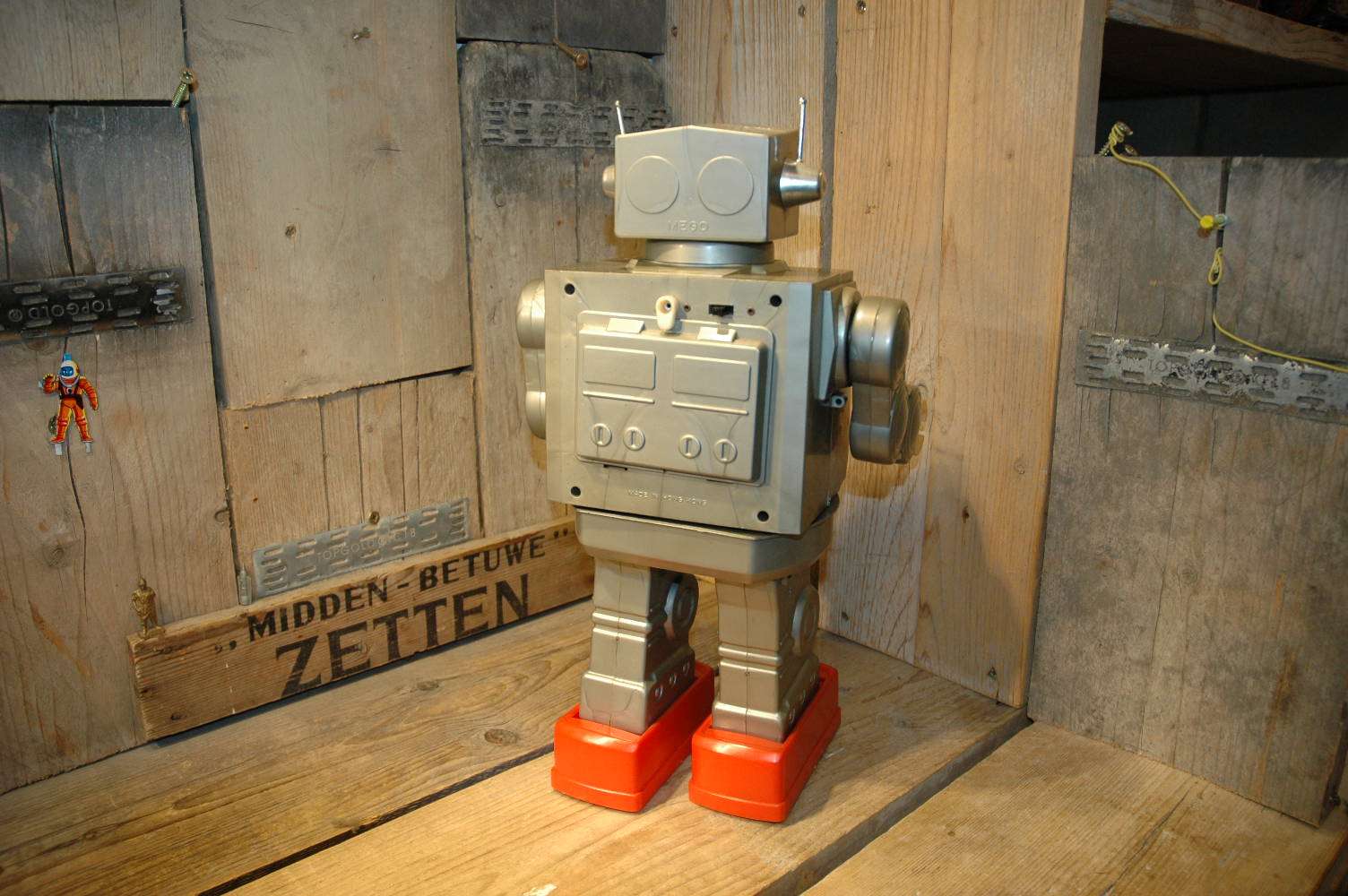 Mego Hong Kong – Gigantor 17″ Robot.