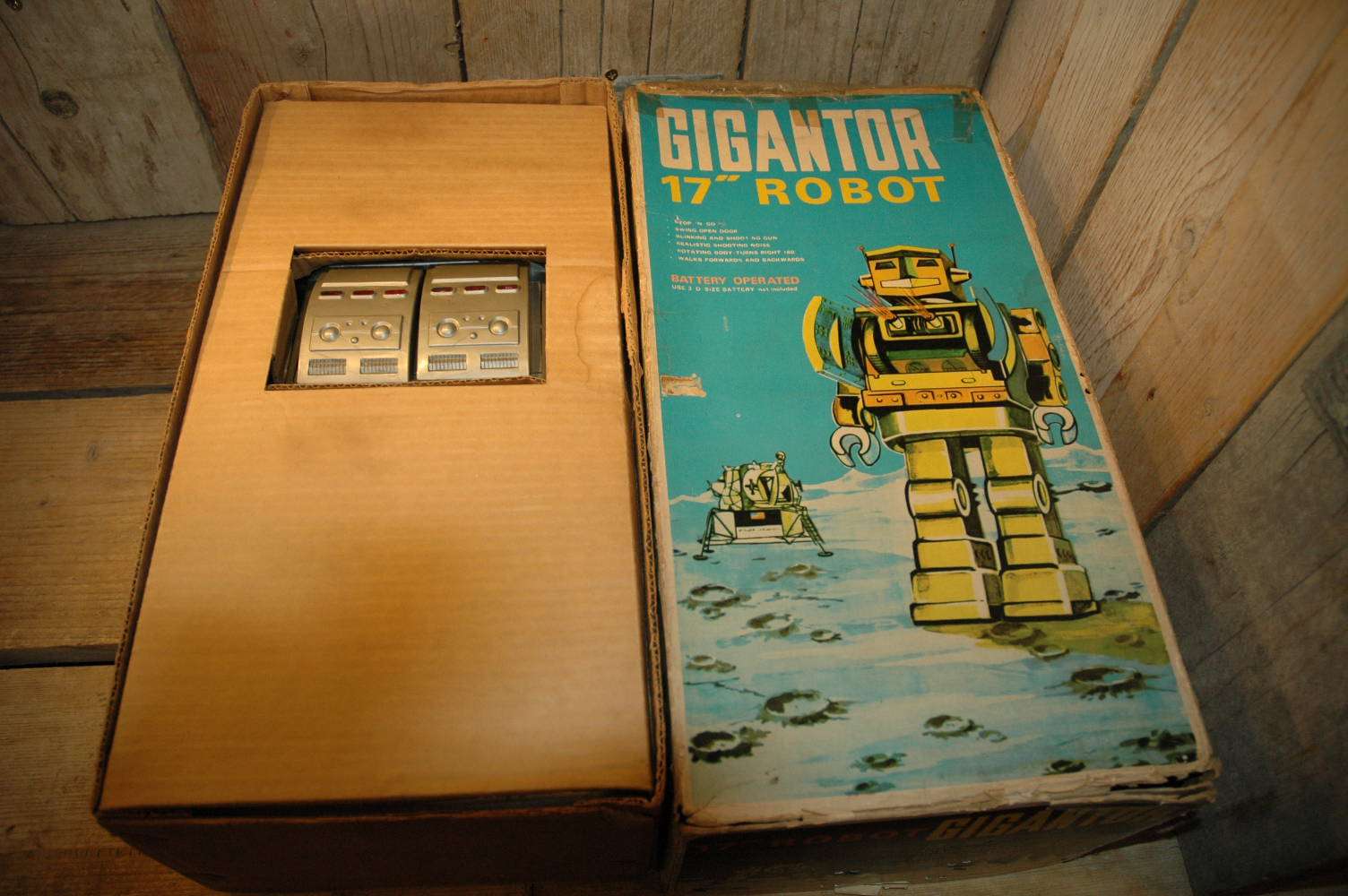 Mego Hong Kong – Gigantor 17″ Robot.