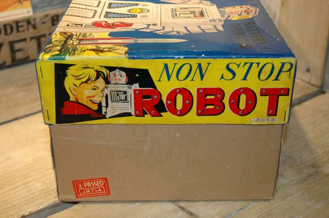 Modern Toys - NON STOP Robot aka Lavender Robot