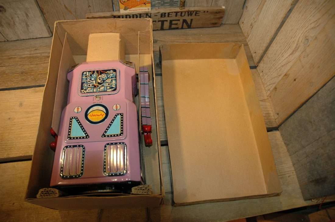 Modern Toys - NON STOP Robot aka Lavender Robot