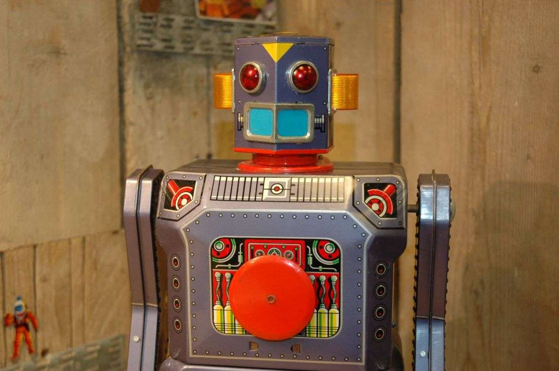 Modern Toys - Target Robot