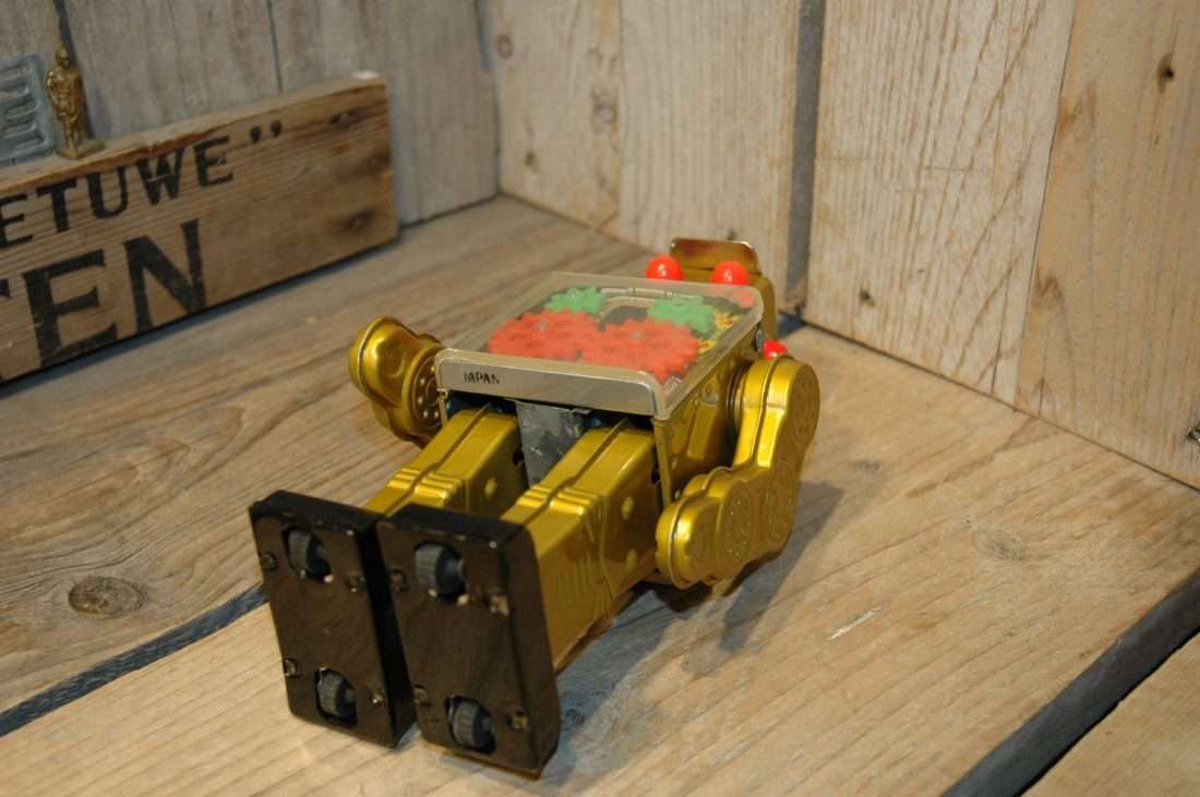 Horikawa - Golden Gear Robot