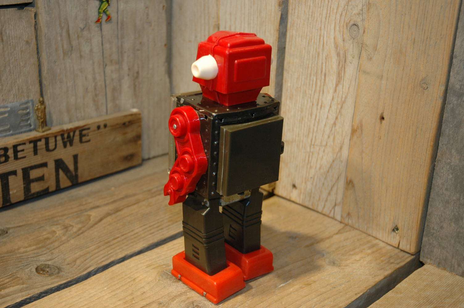 Horikawa - Engine Robot with Electronic Room