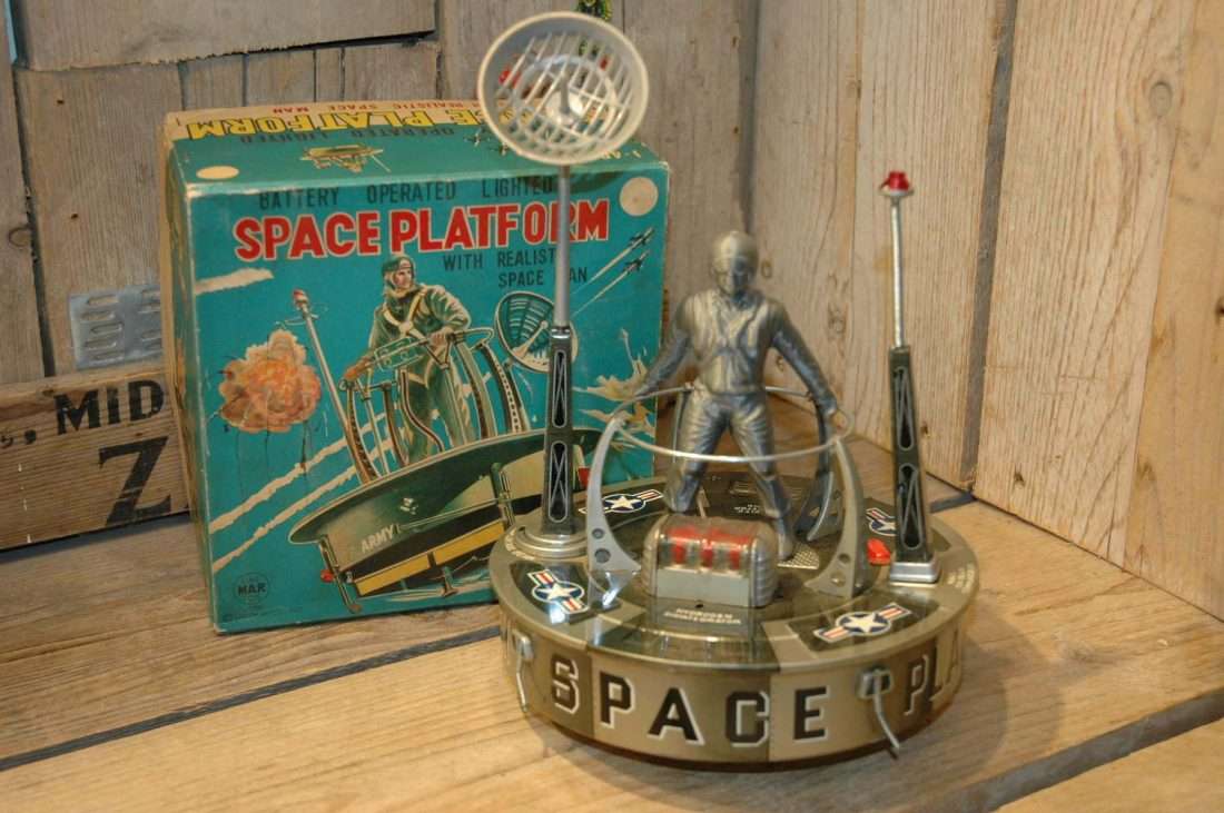 Linemar - Space Platform Astronaut