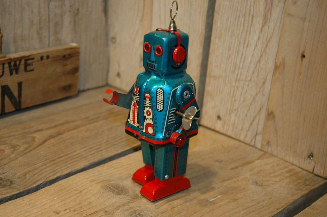 Yoshiya - Sparky Robot Blue variation