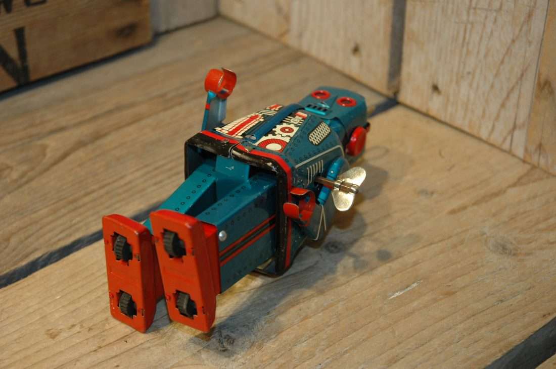 Yoshiya - Sparky Robot Blue variation