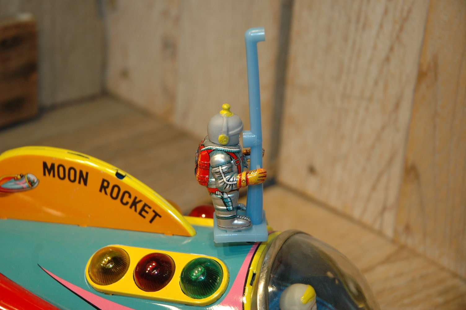 Modern Toys - Non Fall Moon Rocket