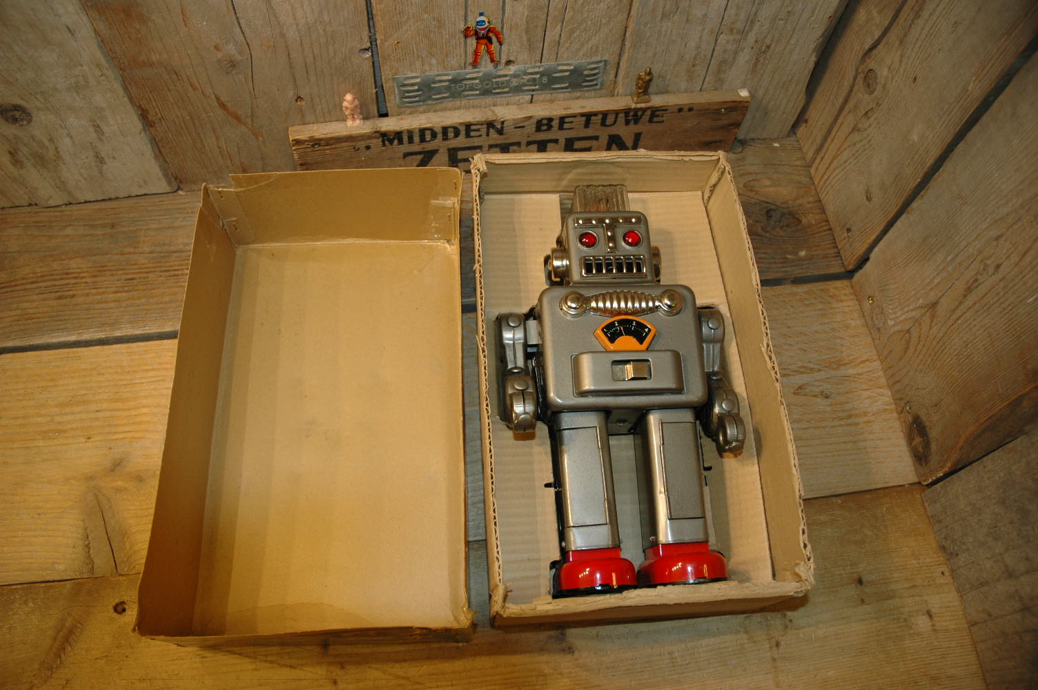 Yonezawa - Smoking Robot - Vintage Spacetoys