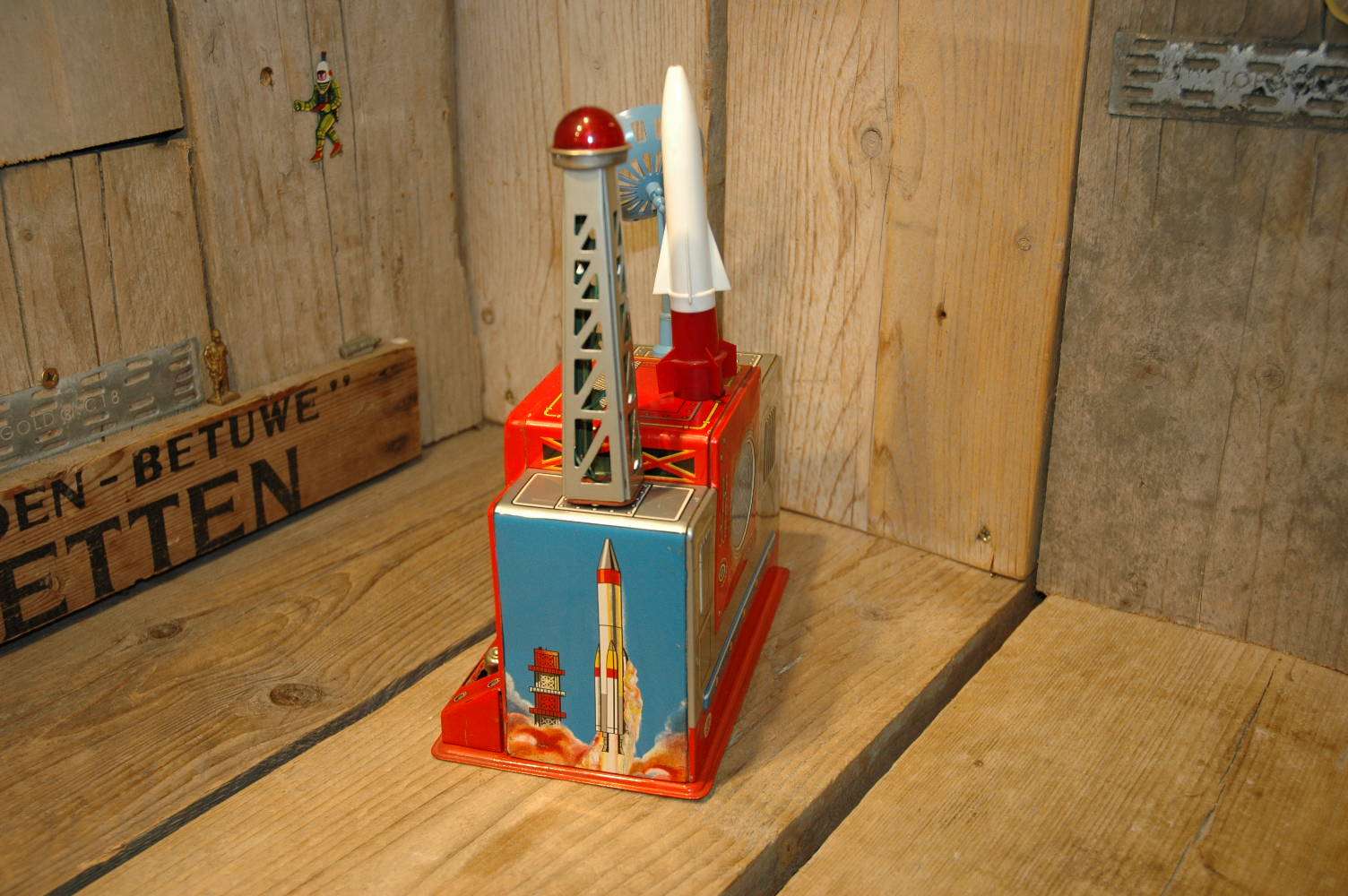 Modern Toys - Rocket Launching Base