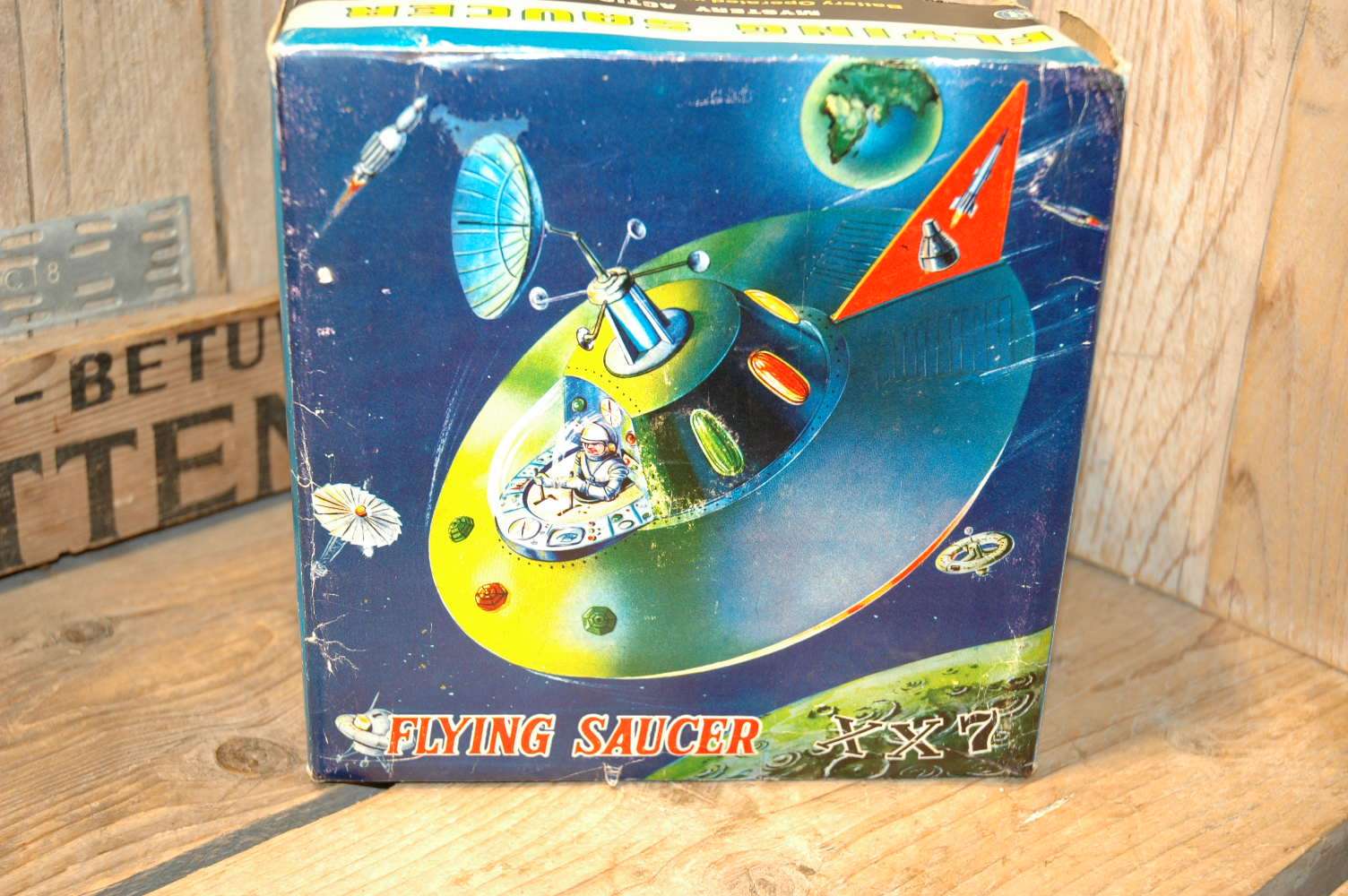 Hong Kong - Flying Saucer XX7