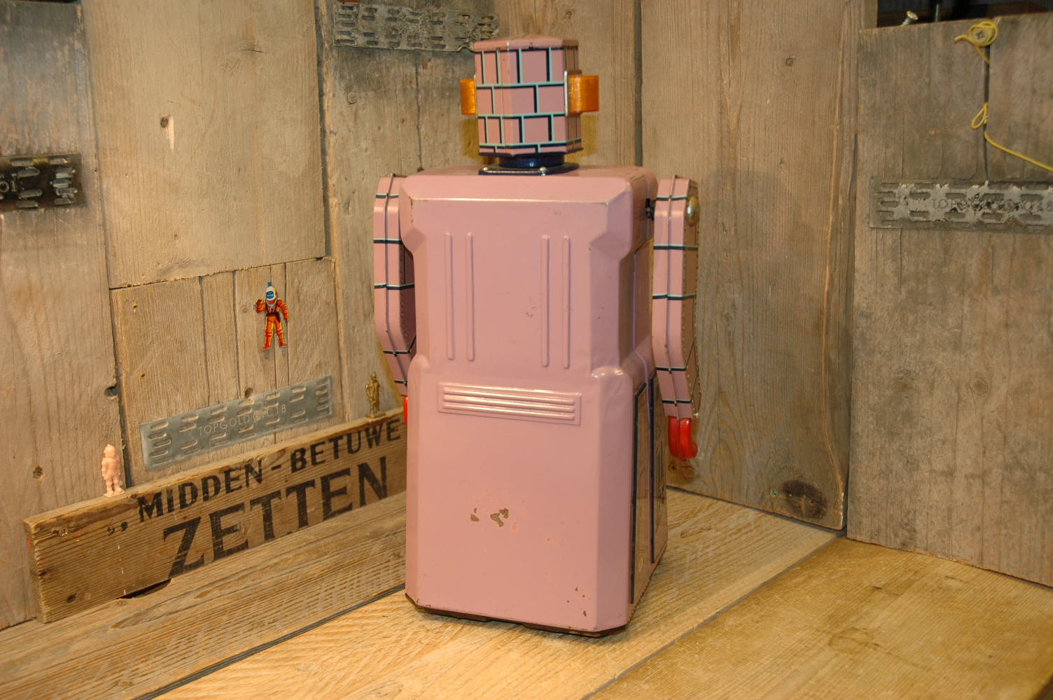 Modern Toys - Lavender Non Stop Robot