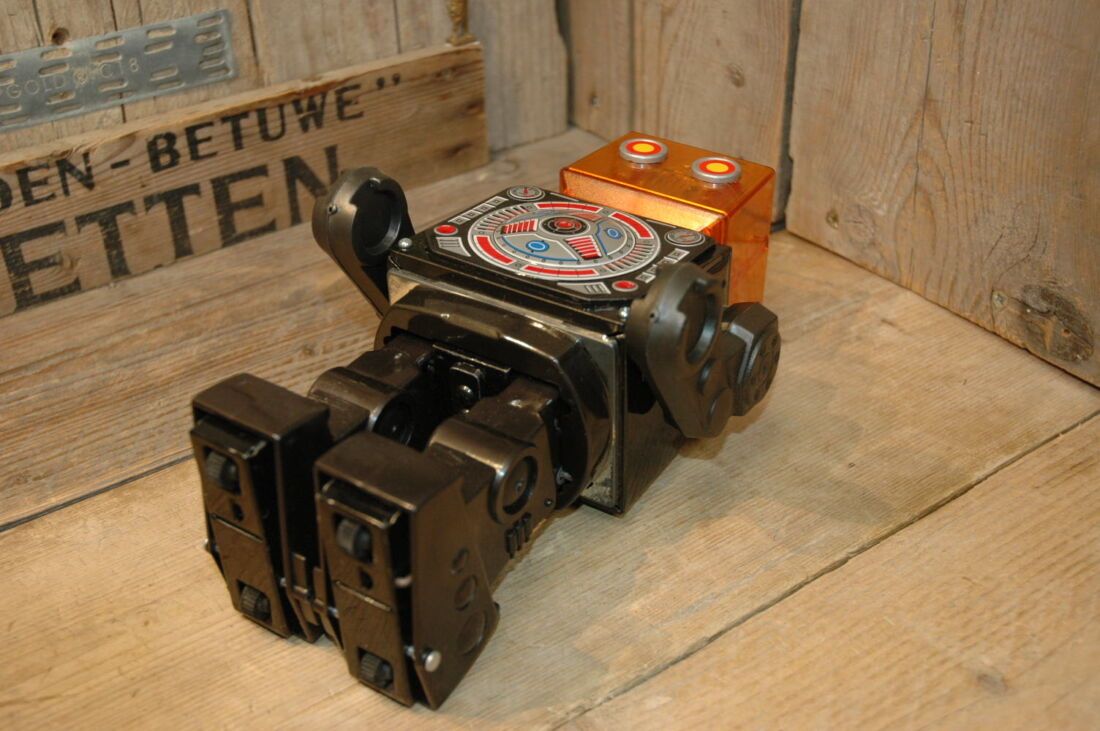 Horikawa - Piston Robot